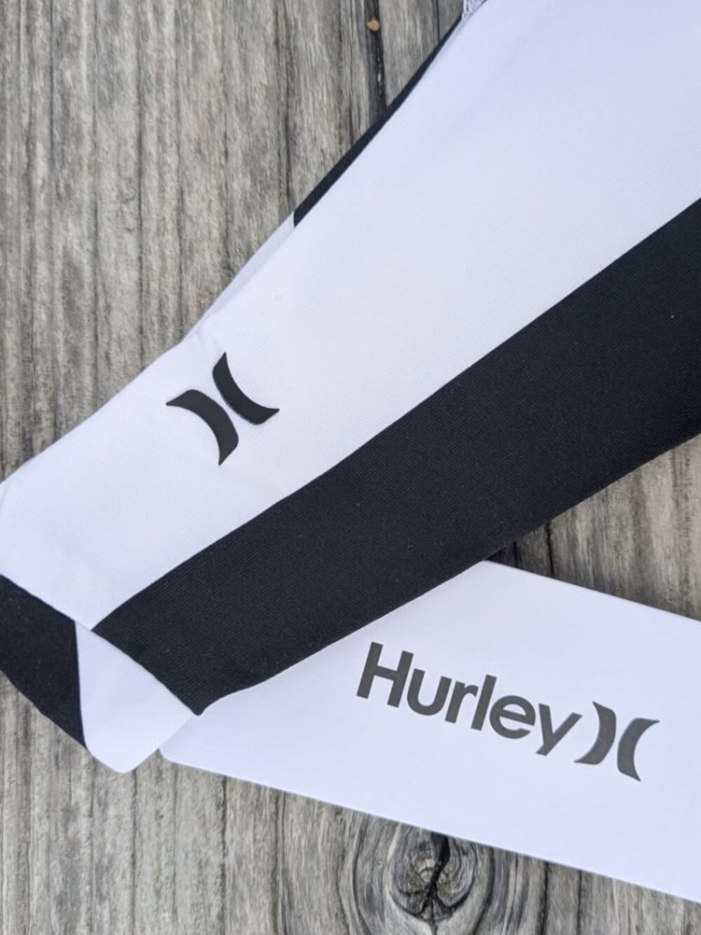 Hurley  Black and White Bikini Reversable NWT - Picture 10 of 12